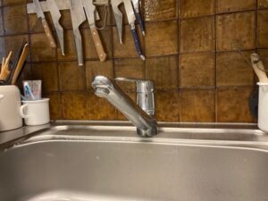 神奈川のキッチン取付け隊　グローエ水栓の工事　施工前